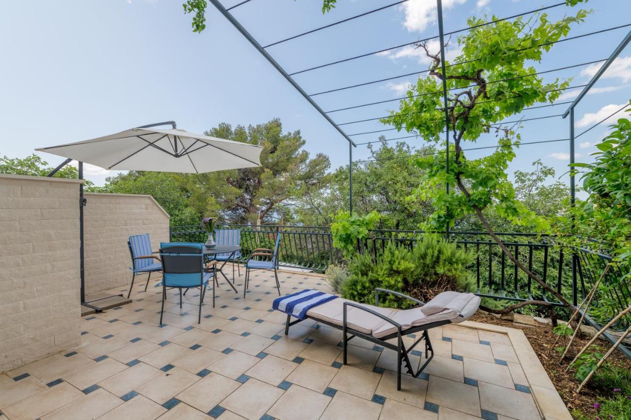 Apartmani Mirta Omiš Eksteriør bilde