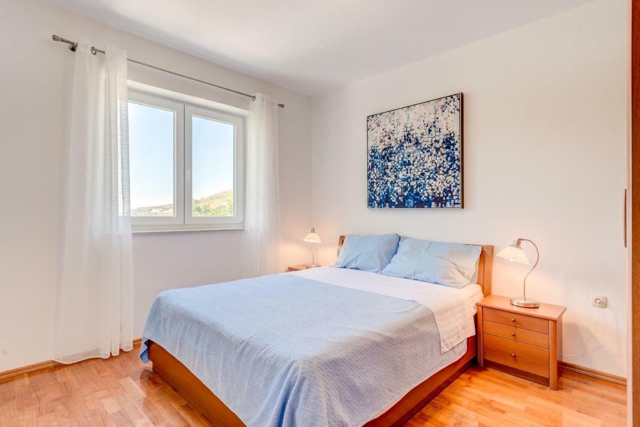 Apartmani Mirta Omiš Eksteriør bilde